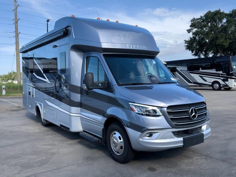 2027 Tiffin Motorhomes Wayfarer exterior