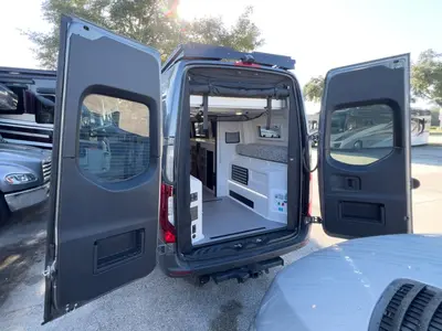 2027 Tiffin Motorhomes GH2 photo 2