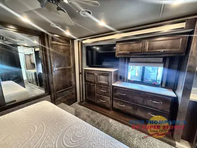 2020 Tiffin Motorhomes Allegro RED photo 37