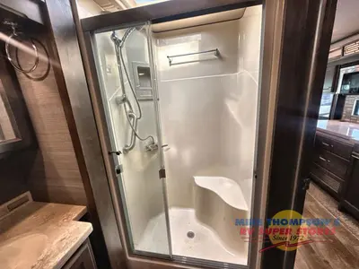 2020 Tiffin Motorhomes Allegro RED photo 43