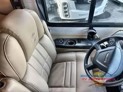 2020 Tiffin Motorhomes Allegro RED photo 19