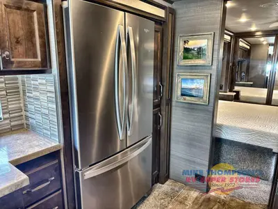 2020 Tiffin Motorhomes Allegro RED photo 34