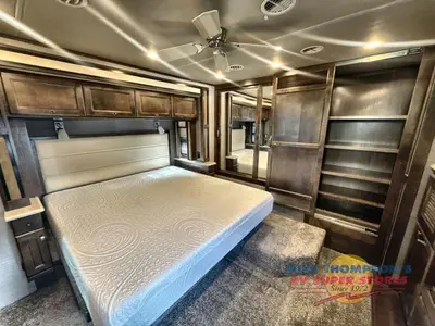 2020 Tiffin Motorhomes Allegro RED photo 38