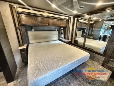 2020 Tiffin Motorhomes Allegro RED photo 36