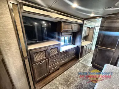 2020 Tiffin Motorhomes Allegro RED photo 40