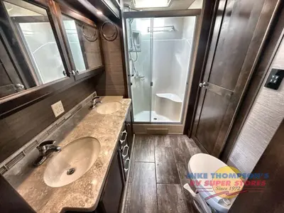 2020 Tiffin Motorhomes Allegro RED photo 41