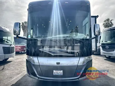 2020 Tiffin Motorhomes Allegro RED photo 3