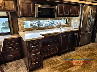 2020 Tiffin Motorhomes Allegro RED photo 28