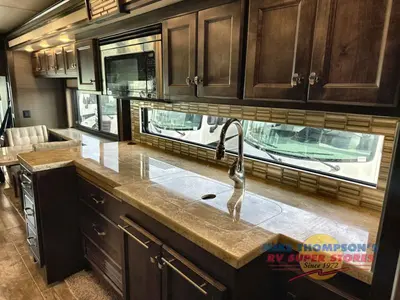 2020 Tiffin Motorhomes Allegro RED photo 30