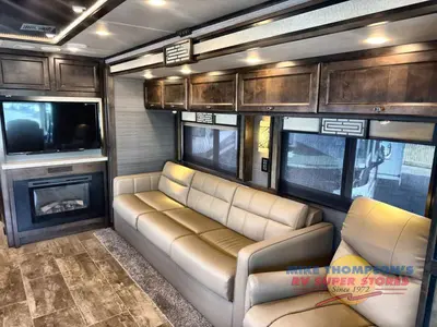 2020 Tiffin Motorhomes Allegro RED photo 22