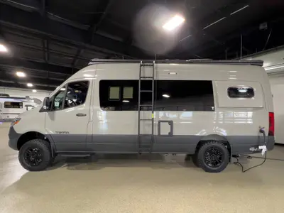 2027 Tiffin Motorhomes GH2 photo 16