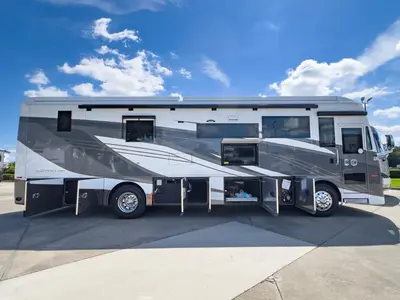 2027 Tiffin Motorhomes Phaeton photo 23