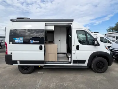2027 Thor Motor Coach Rize photo 23