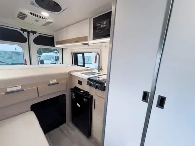 2027 Thor Motor Coach Rize photo 6