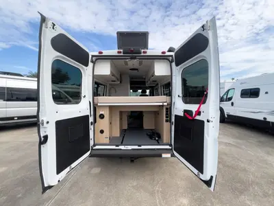 2027 Thor Motor Coach Rize photo 2