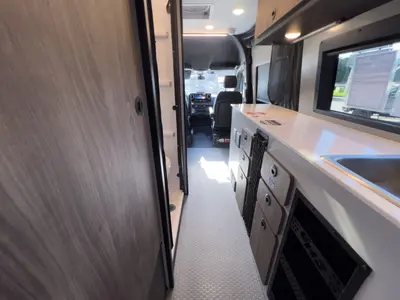 2027 Tiffin Motorhomes GH2 photo 3