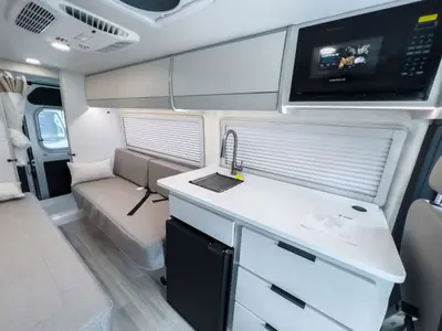 2027 Thor Motor Coach Tellaro photo 6