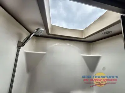 2014 Tiffin Motorhomes Allegro Breeze photo 42