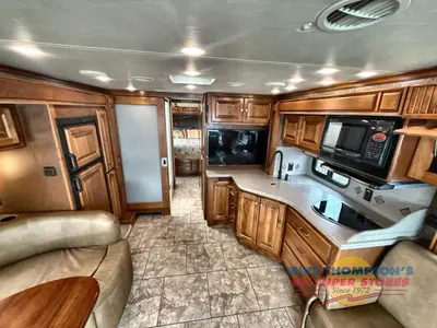 2014 Tiffin Motorhomes Allegro Breeze photo 25