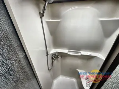 2014 Tiffin Motorhomes Allegro Breeze photo 41