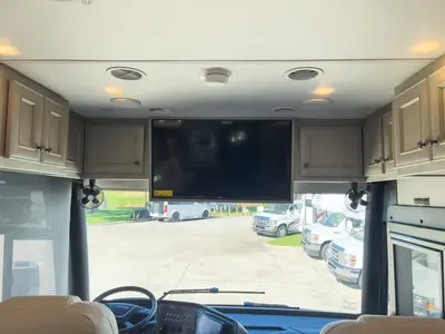 2027 Tiffin Motorhomes Phaeton photo 4