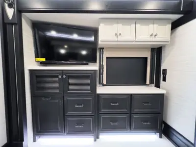 2027 Tiffin Motorhomes Phaeton photo 19