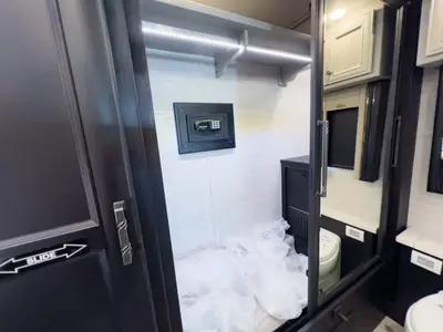 2027 Tiffin Motorhomes Phaeton photo 23