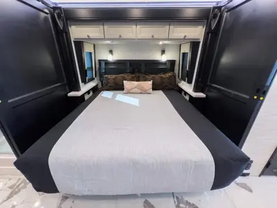 2027 Tiffin Motorhomes Phaeton photo 18