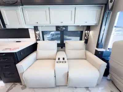 2027 Tiffin Motorhomes Phaeton photo 7
