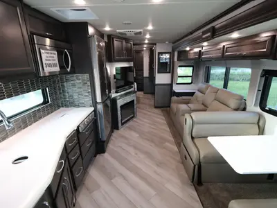 2024 Fleetwood Bounder photo 4