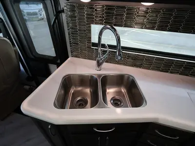 2024 Fleetwood Bounder photo 6