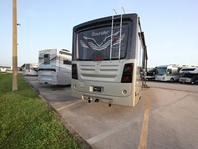 2024 Fleetwood Bounder photo 25