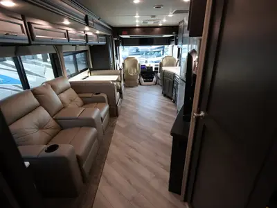 2024 Fleetwood Bounder photo 3
