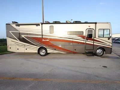 2024 Fleetwood Bounder photo 22