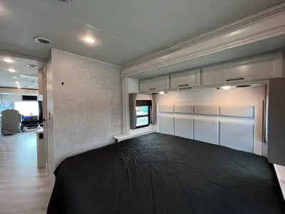 2025 Fleetwood Bounder photo 17
