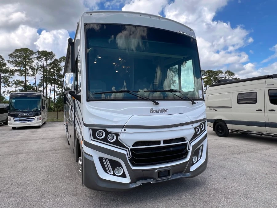 2025 Fleetwood Bounder exterior