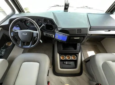2025 Fleetwood Bounder photo 2