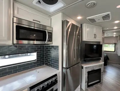 2025 Fleetwood Bounder photo 11