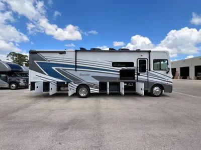 2025 Fleetwood Bounder photo 26