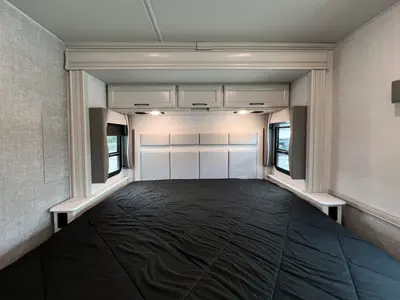 2025 Fleetwood Bounder photo 16