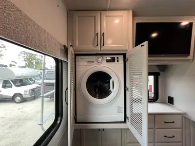 2025 Fleetwood Bounder photo 24