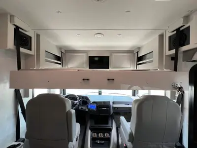 2025 Fleetwood Bounder photo 4