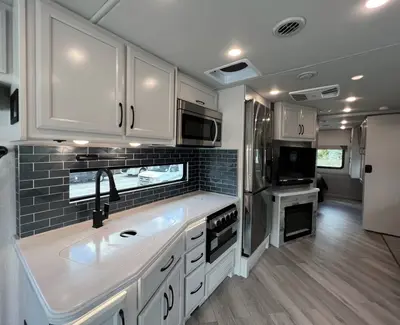 2025 Fleetwood Bounder photo 8