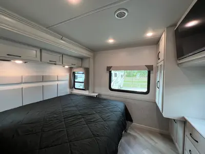 2025 Fleetwood Bounder photo 15
