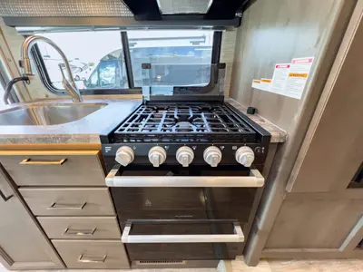 2023 Thor Motor Coach Chateau photo 11