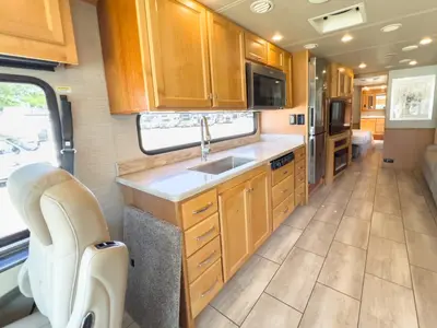 2021 Tiffin Motorhomes Allegro RED photo 6