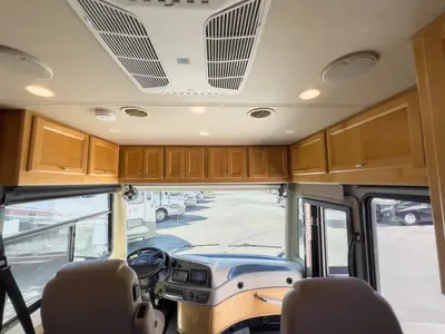 2021 Tiffin Motorhomes Allegro RED photo 4