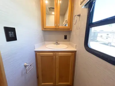 2021 Tiffin Motorhomes Allegro RED photo 18