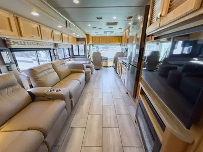 2021 Tiffin Motorhomes Allegro RED photo 3