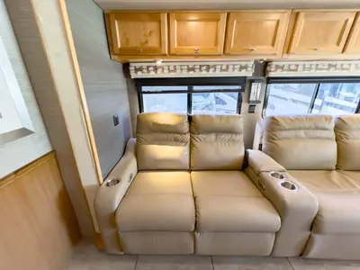 2021 Tiffin Motorhomes Allegro RED photo 16